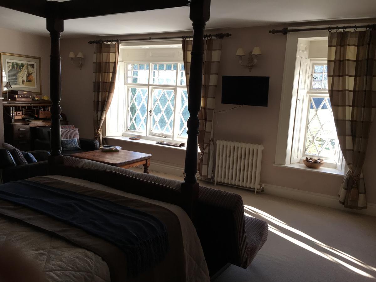 The Clytha Arms Hotel Abergavenny Exterior photo